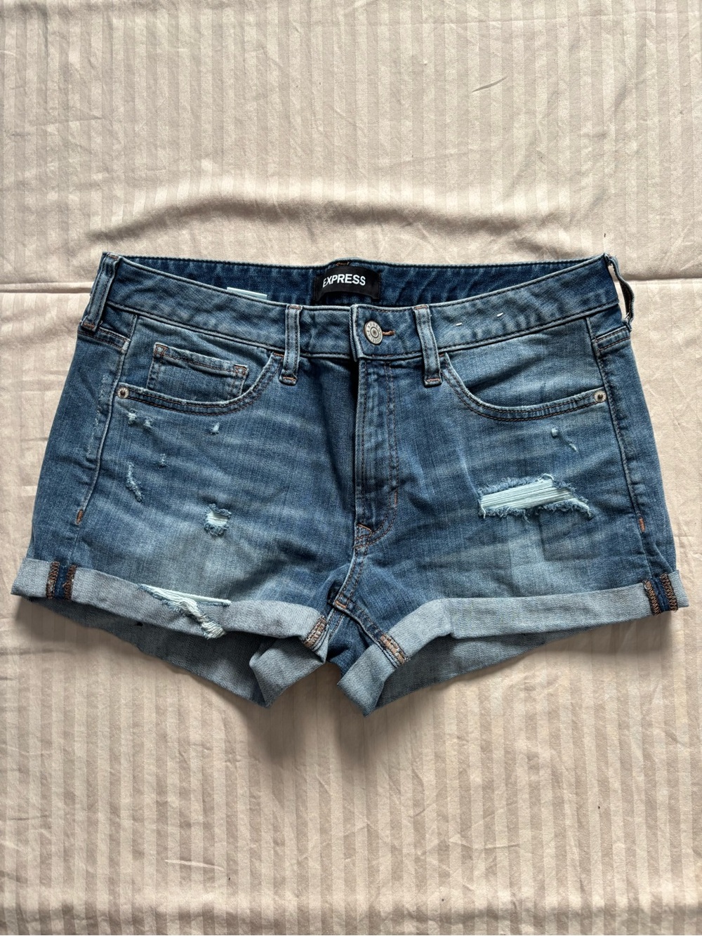 Express Shortie Relaxed Low Rise Distress Blue Denim Women Shorts Size 10 Y2K
